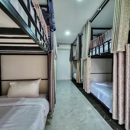 Bambus Restaurant, Bar & Hostel Patong Exterior photo